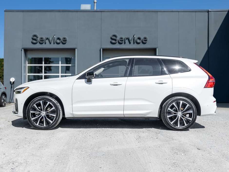 2025 Volvo XC60 Plus Dark Theme-2