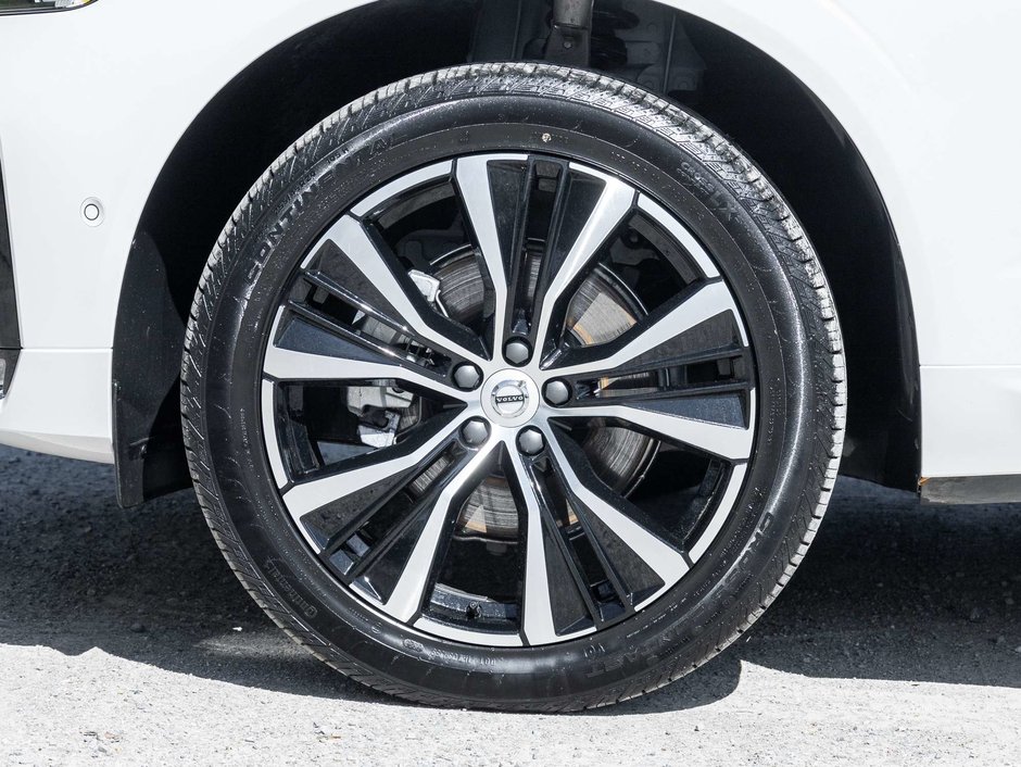 2025 Volvo XC60 Plus Dark Theme-3