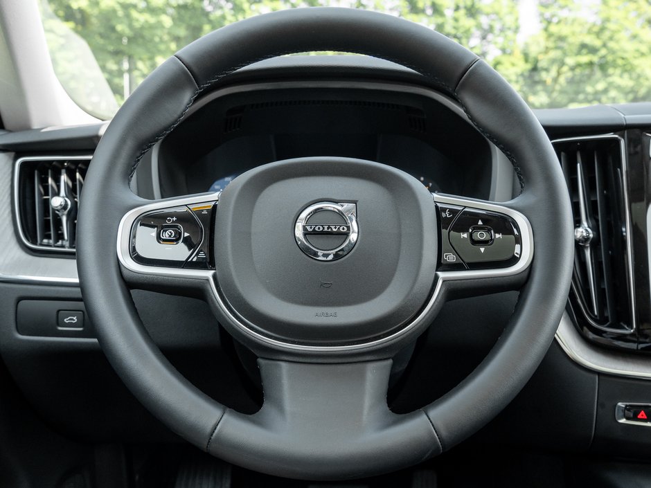 2025 Volvo XC60 B5 AWD PLUS  GOOD VALUE CPO FINANCE RATE FR 3.49%*-7