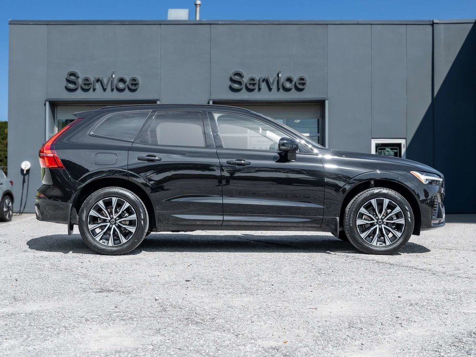 2025 Volvo XC60 Core Dark Theme-4