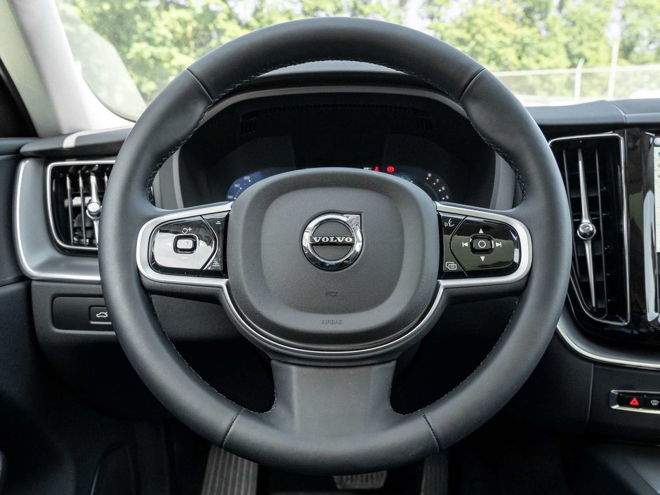 2025 Volvo XC60 Core Dark Theme-7