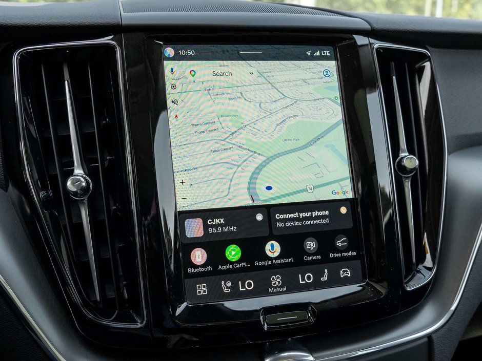2025 Volvo XC60 Core Dark Theme-10