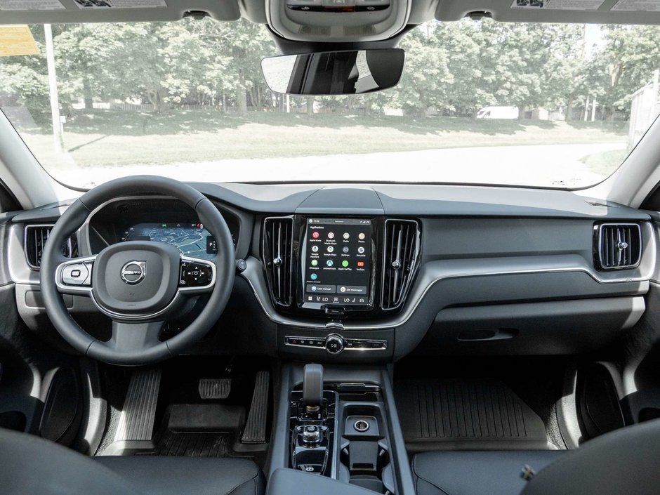 2025 Volvo XC60 Core Dark Theme-22