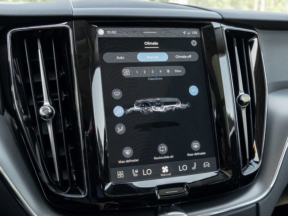 2025 Volvo XC60 Core Dark Theme-17