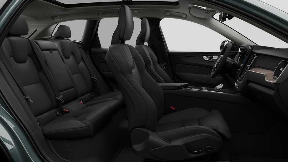 2026 Volvo XC60 B5 AWD Ultra Dark Theme-12