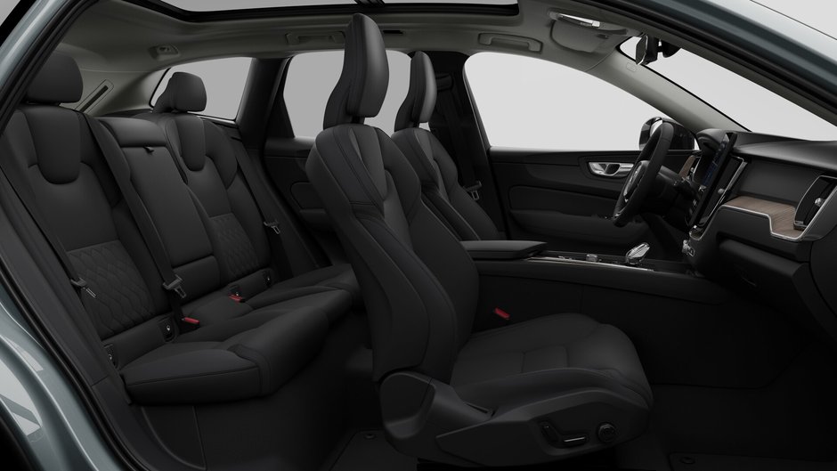 2026 Volvo XC60 B5 AWD Core Dark Theme-12