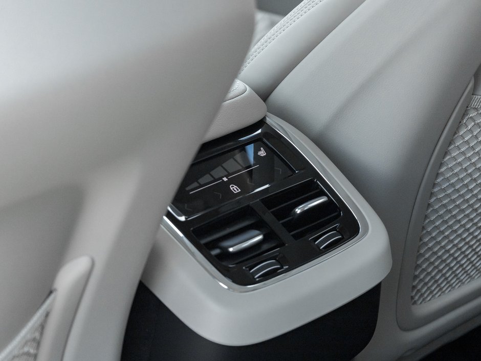 Volvo XC60 B5 AWD ULTRA  BOWER & WILKINS  MASSAGE SEATS 2026-26