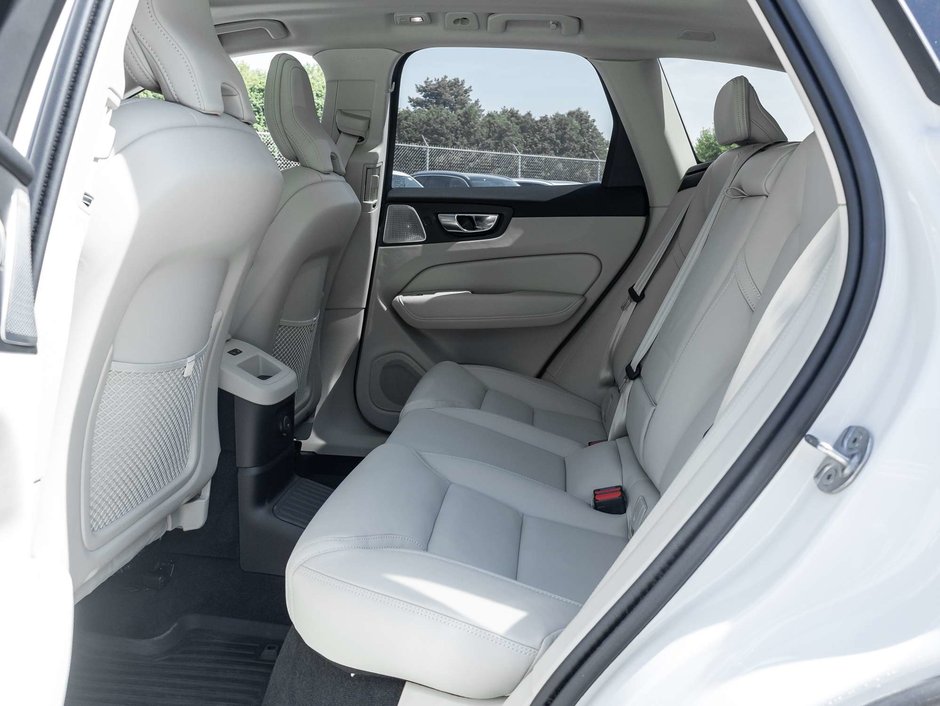 2026 Volvo XC60 Ultra Dark Theme-24