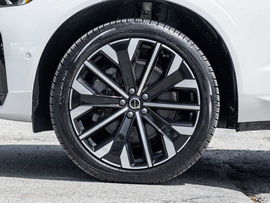 2026 Volvo XC60 Ultra Dark Theme-3