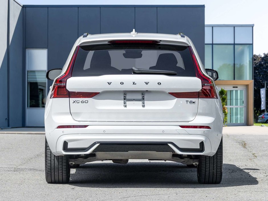 2026 Volvo XC60 Ultra Dark Theme-5