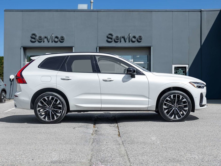 2026 Volvo XC60 Ultra Dark Theme-4
