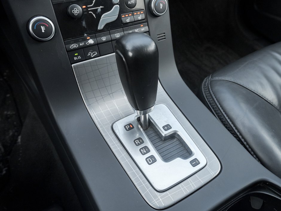 2010 Volvo XC70 5dr Wgn 3.2L  NO REPORTED ACCIDENTS  AS IS  TRADE-14