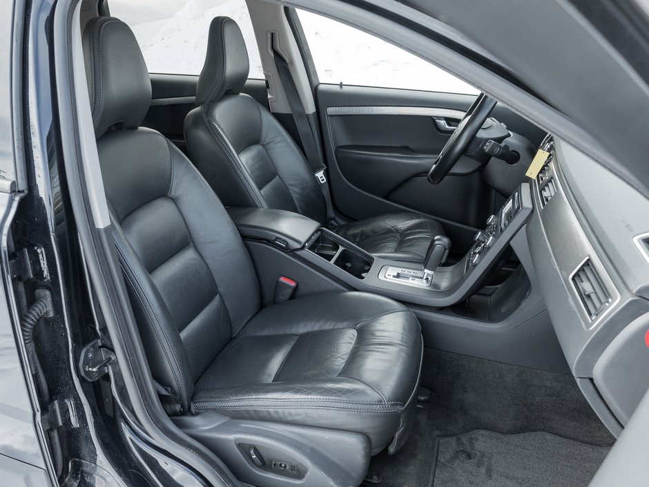 2010 Volvo XC70 5dr Wgn 3.2L  NO REPORTED ACCIDENTS  AS IS  TRADE-19