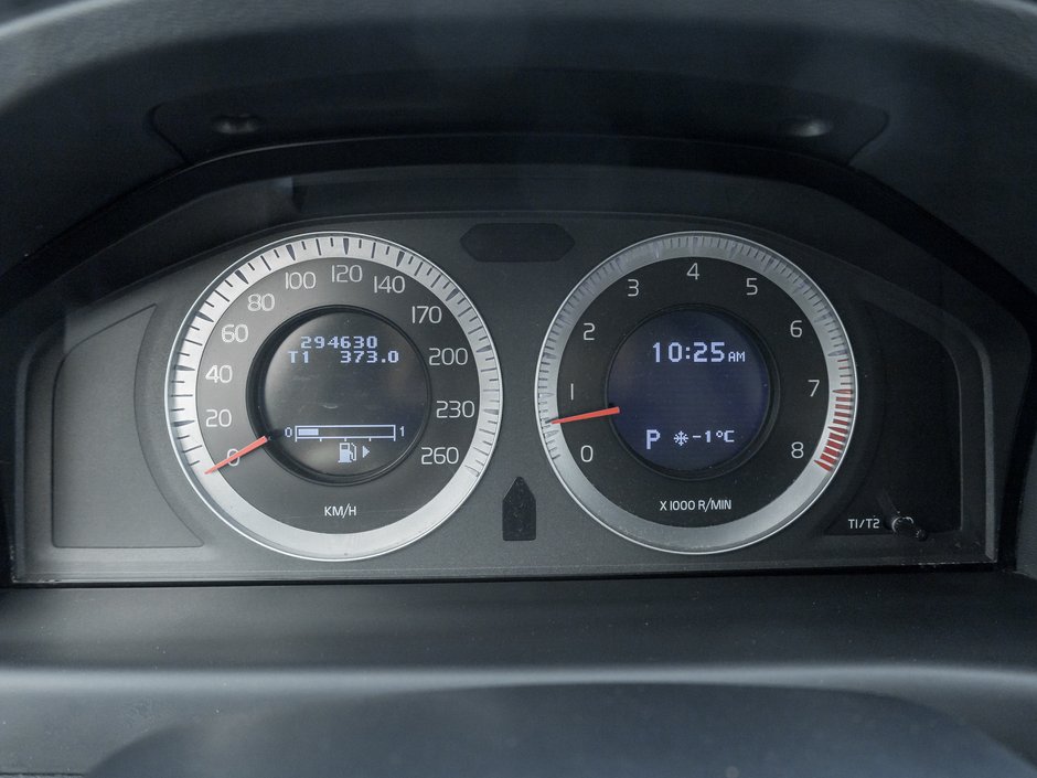 2010 Volvo XC70 5dr Wgn 3.2L  NO REPORTED ACCIDENTS  AS IS  TRADE-11