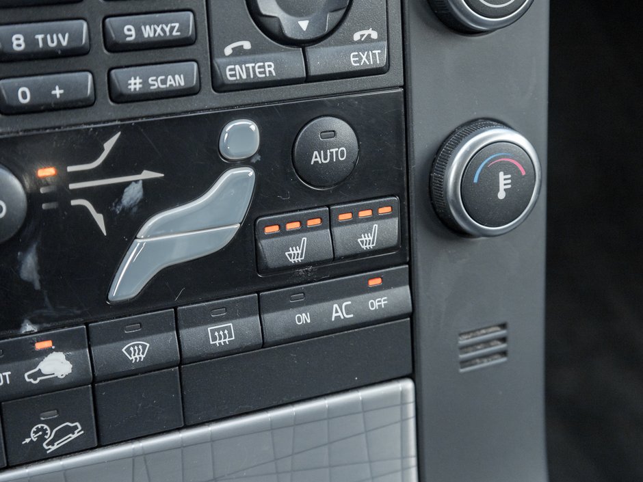 2010 Volvo XC70 5dr Wgn 3.2L  NO REPORTED ACCIDENTS  AS IS  TRADE-16