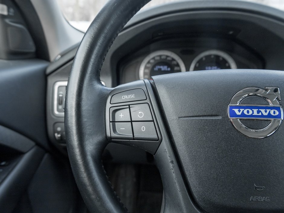 2010 Volvo XC70 5dr Wgn 3.2L  NO REPORTED ACCIDENTS  AS IS  TRADE-9