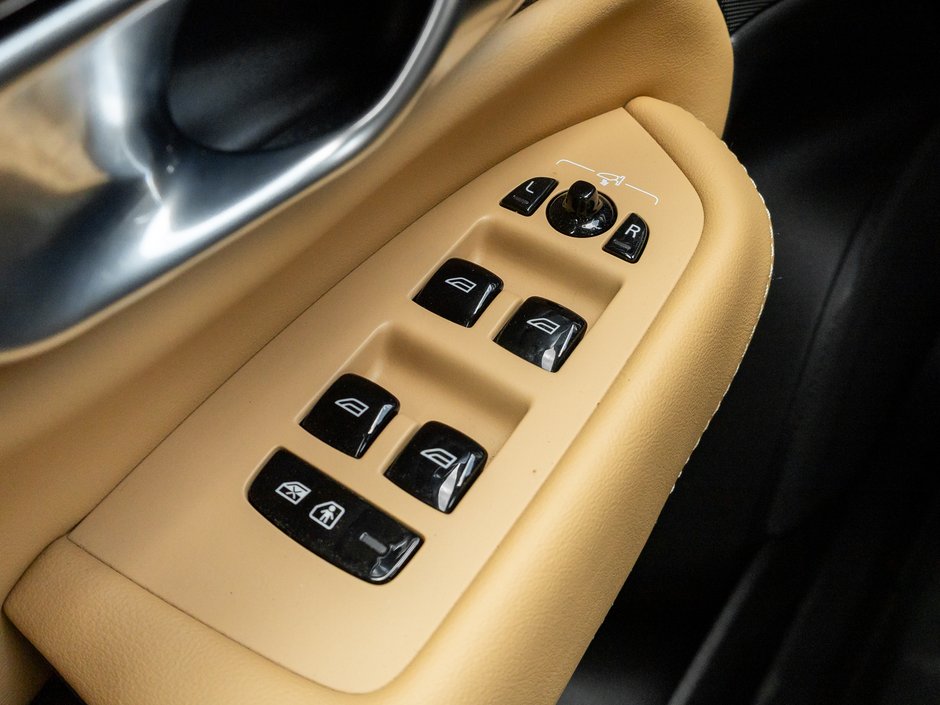 2024 Volvo XC90 Hybrid T8 eAWD PHEV Ultimate 7-Seater TRADE IN  VOLVO CPO-15
