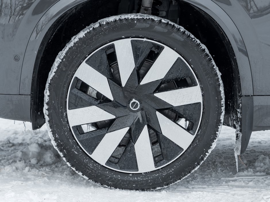 2024 Volvo XC90 Plug-In Hybrid T8 eAWD PHEV Ultimate 7-Seater  CPO RATE fr 2.99%*-4