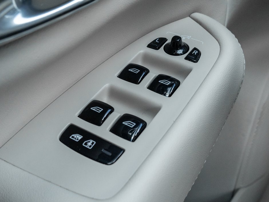 2024 Volvo XC90 Plug-In Hybrid T8 eAWD PHEV Plus Bright Theme 7-Seater-14