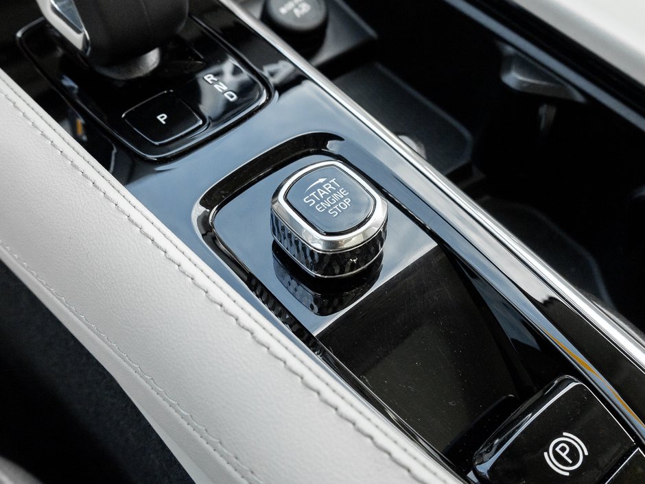 2024 Volvo XC90 Plug-In Hybrid T8 eAWD PHEV Plus Bright Theme 7-Seater-17