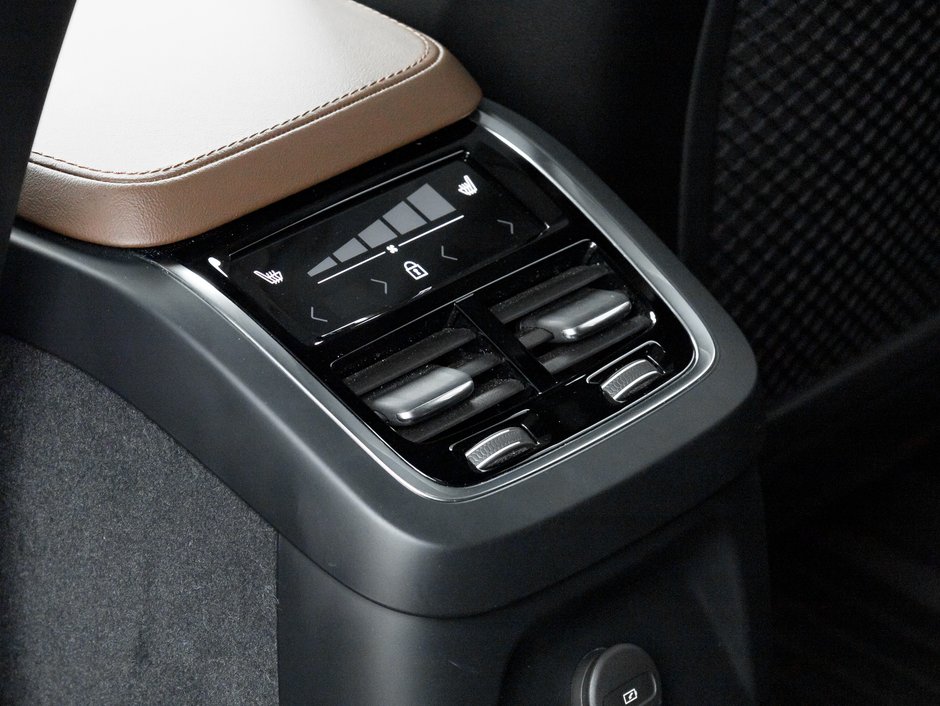 Volvo XC90 Plug-In Hybrid T8 AWD Ultra Bright Theme 7-Seater 2025-28