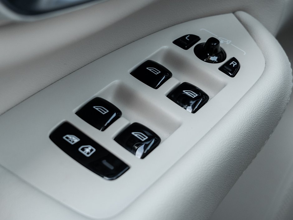 2025 Volvo XC90 Plug-In Hybrid 2025.5 T8 AWD ULTRA  MASSAGE SEATS  B&WILKINS  CPO-15