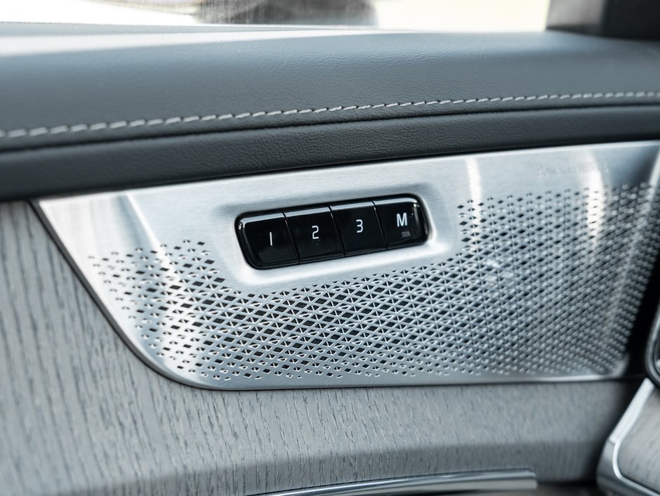 2025 Volvo XC90 Plug-In Hybrid 2025.5 T8 AWD ULTRA  MASSAGE SEATS  B&WILKINS  CPO-16