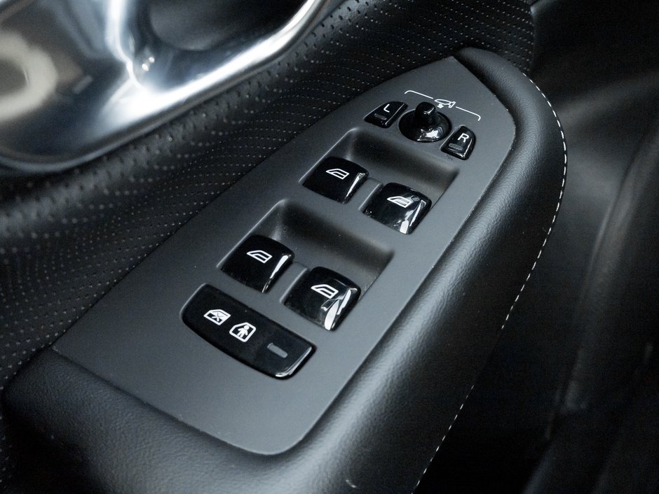 2022 Volvo XC90 Recharge T8 eAWD PHEV R-Design EXTENDED RANGE  VOLVO CPO-15