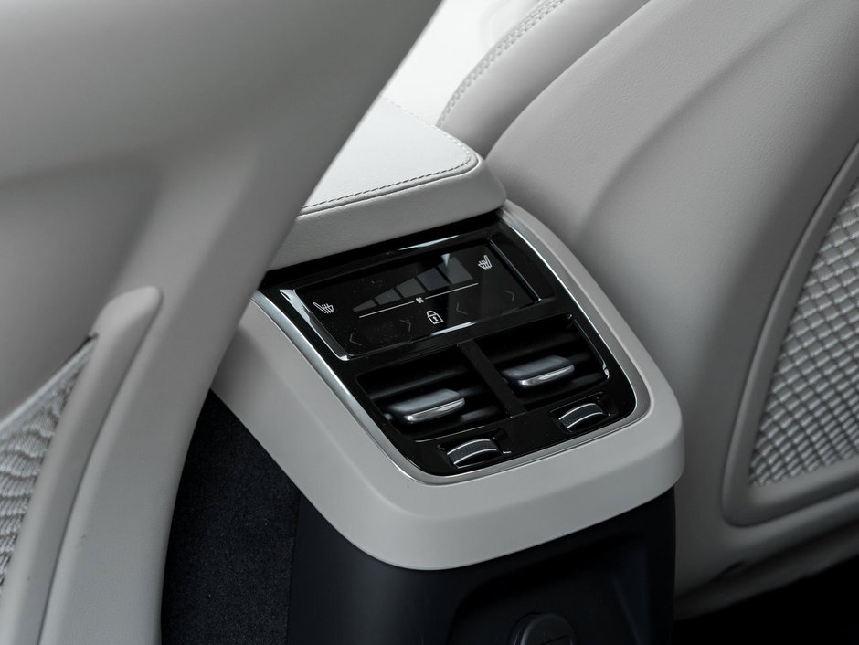 Volvo XC90 Recharge T8 eAWD PHEV Ultimate 7-Seater  FULLY EQUIPPED CPO 2024-22