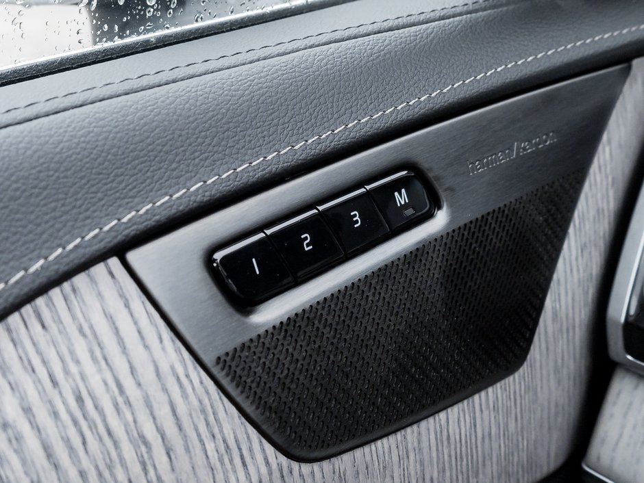 2024 Volvo XC90 Recharge T8 eAWD PHEV Ultimate Bright Theme 7-Seater  CPO-18