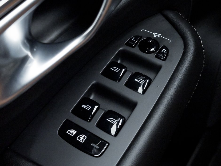 2024 Volvo XC90 Recharge T8 eAWD PHEV Ultimate Bright Theme 7-Seater  CPO-16