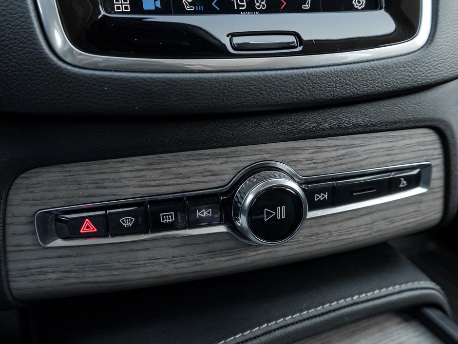 2024 Volvo XC90 Recharge T8 eAWD PHEV Ultimate Bright Theme 7-Seater  CPO-21