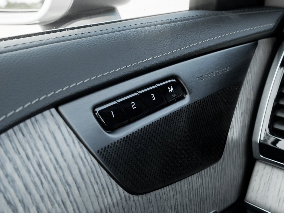 2024 Volvo XC90 Recharge T8 eAWD PHEV Ultimate Bright Theme 7-Seater  CPO-17