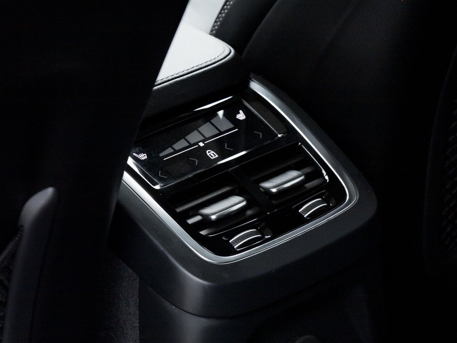 2024 Volvo XC90 Recharge T8 eAWD PHEV Ultimate Bright Theme 7-Seater  CPO-27