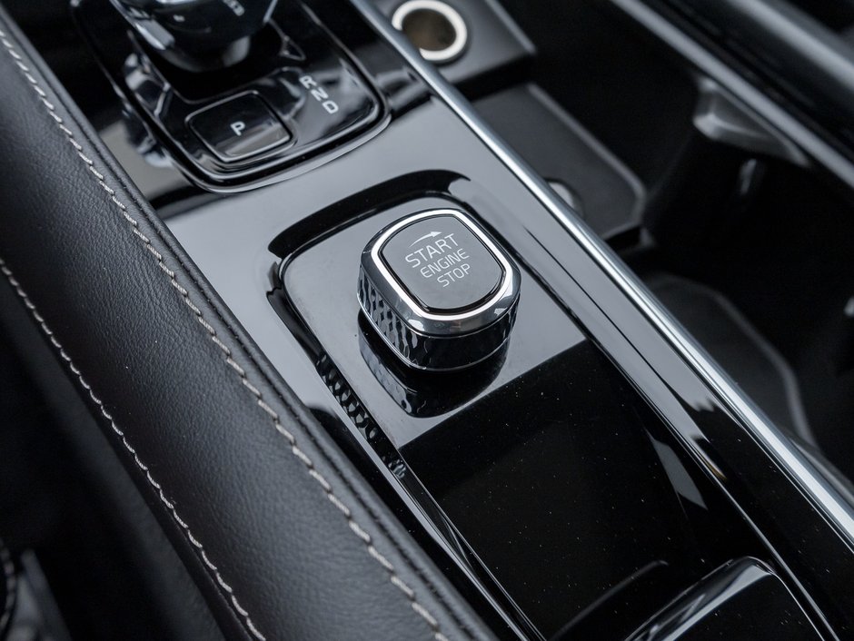 2024 Volvo XC90 Recharge T8 eAWD PHEV Ultimate Bright Theme 7-Seater  CPO-20