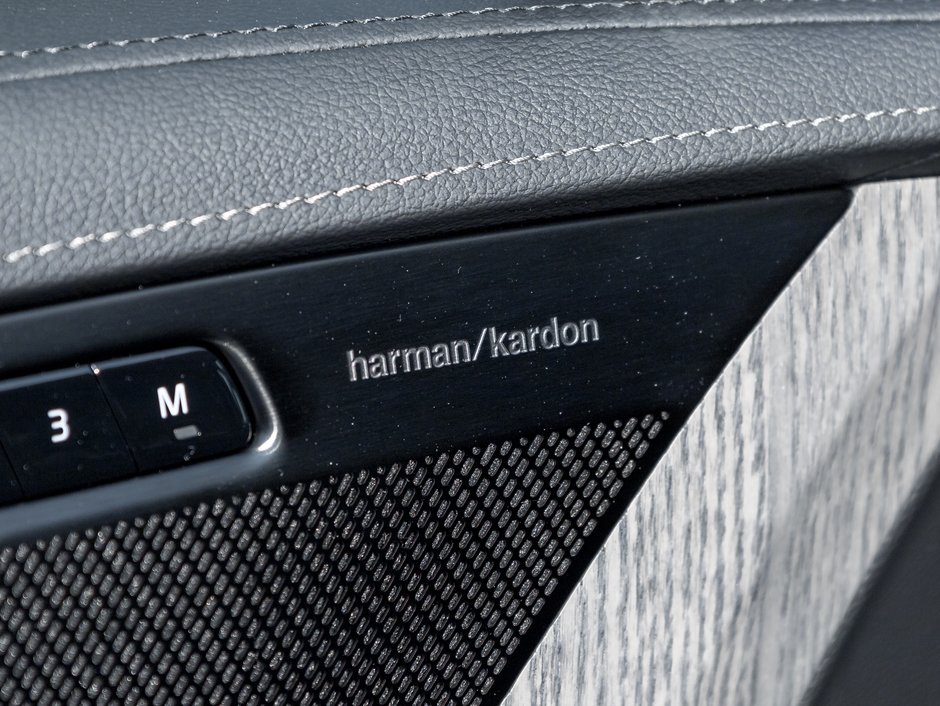 2024 Volvo XC90 Recharge T8 eAWD PHEV Ultimate Bright Theme 7-Seater  CPO-18