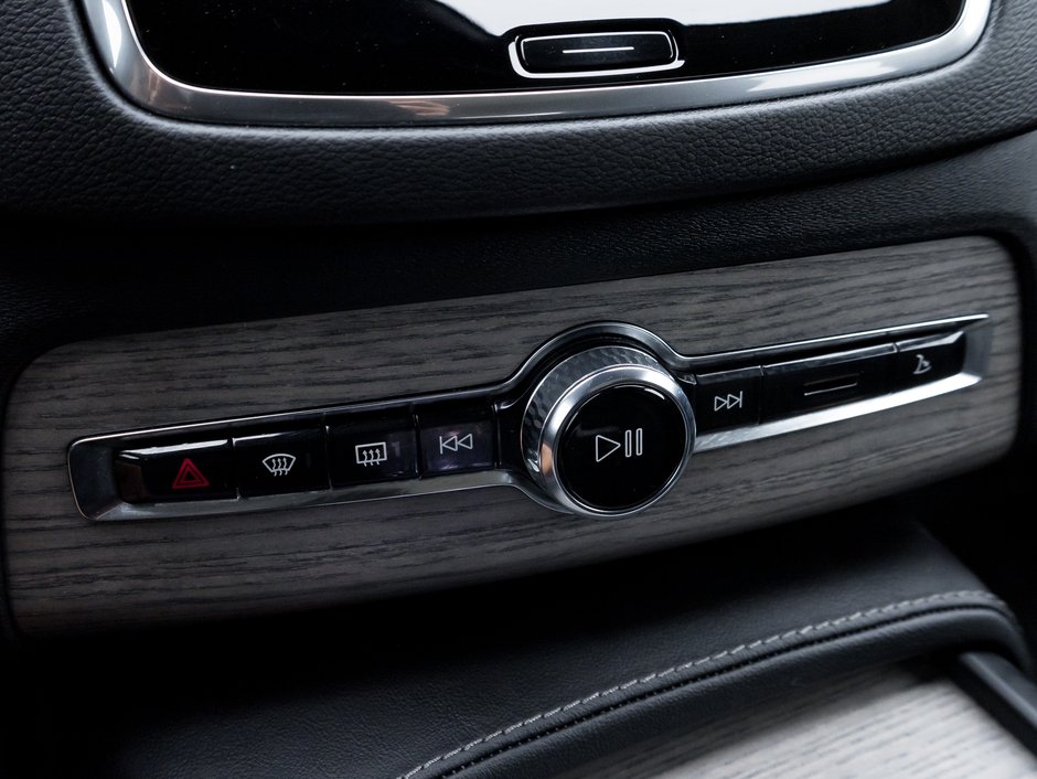 2024 Volvo XC90 Recharge T8 eAWD PHEV Ultimate Bright Theme 7-Seater  CPO-21