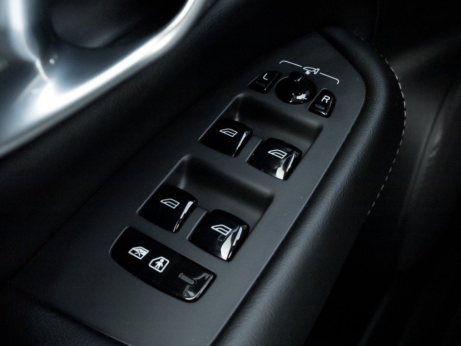 2024 Volvo XC90 Recharge T8 eAWD PHEV Ultimate Bright Theme 7-Seater  CPO-16