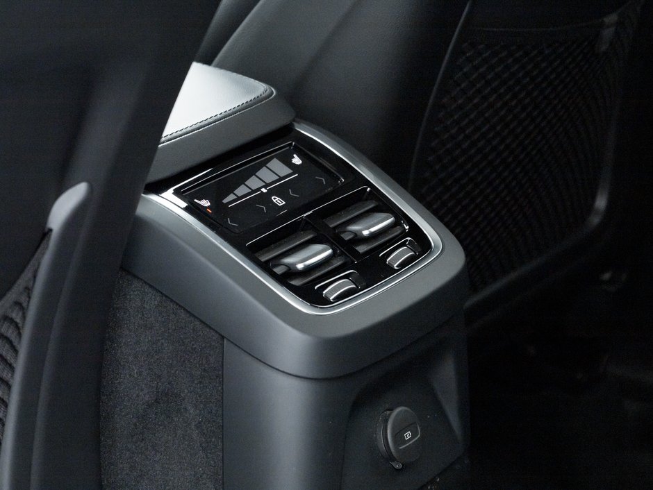 Volvo XC90 Recharge T8 eAWD PHEV Core 7-Seater  OFF LEASE  CPO 2024-21