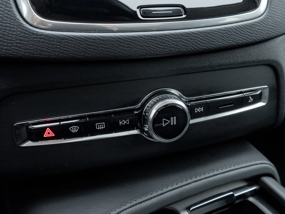 Volvo XC90 Recharge T8 eAWD PHEV Core 7-Seater  OFF LEASE  CPO 2024-15