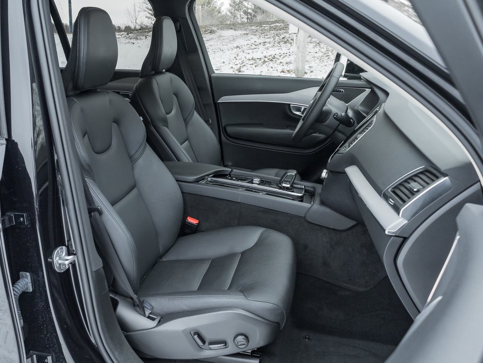 Volvo XC90 Recharge T8 eAWD PHEV Core 7-Seater  OFF LEASE  CPO 2024-19