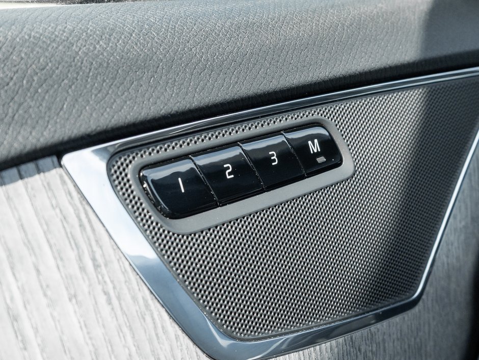 2024 Volvo XC90 Recharge T8 eAWD PLUG IN HYBRID PLUS 7-Seater OFF LEASE CPO-16