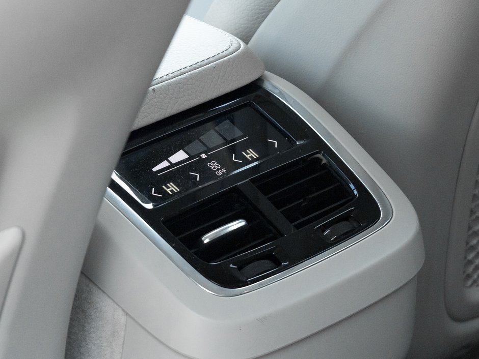 2016 Volvo XC90 AWD T6 Momentum PLUS  SAFETY CERTIFIED-22