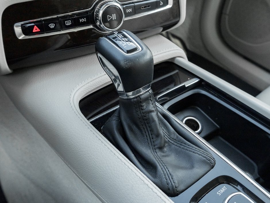 2016 Volvo XC90 AWD T6 Momentum PLUS  SAFETY CERTIFIED-14