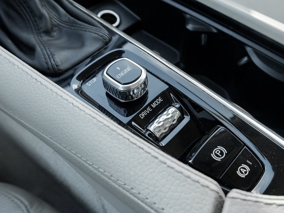 2016 Volvo XC90 AWD T6 Momentum PLUS  SAFETY CERTIFIED-15