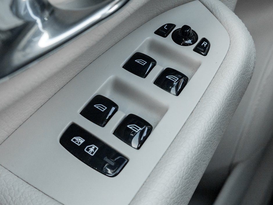 2016 Volvo XC90 AWD T6 Momentum PLUS  SAFETY CERTIFIED-12