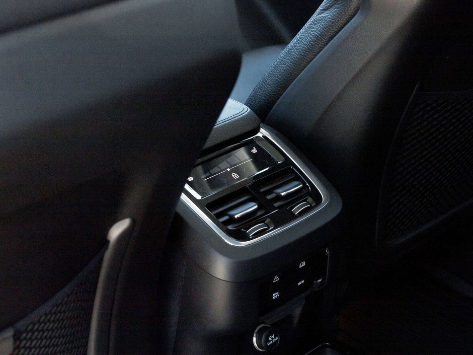 2020 Volvo XC90 MOMENTUM PLUS^Trade In^One Owner^6 Seater-24