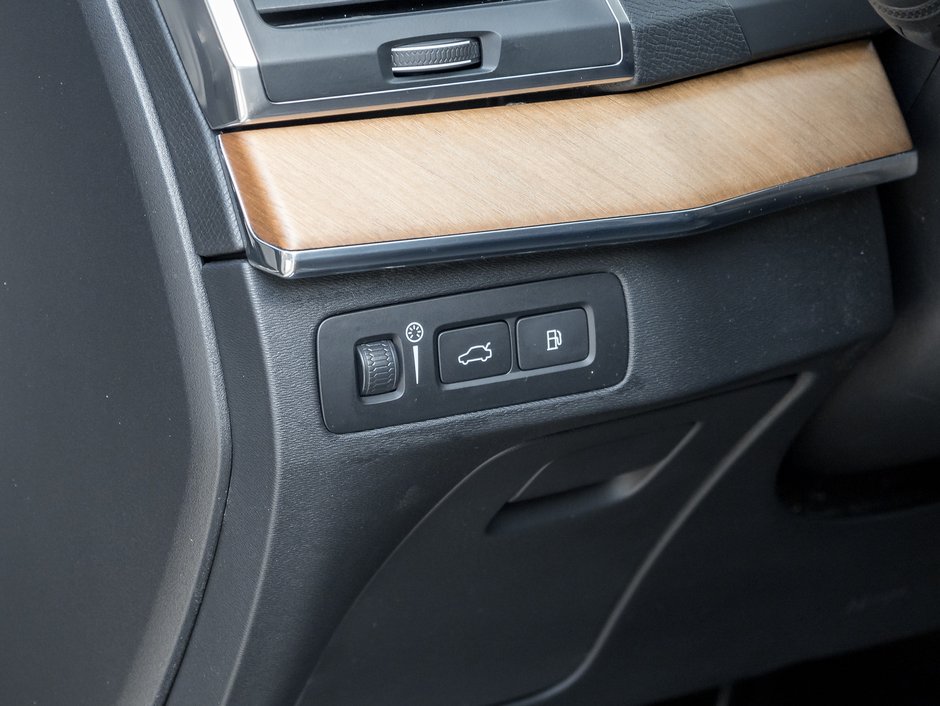 2021 Volvo XC90 Recharge T8 AWD Inscription Expression  VOLVO CPO-11