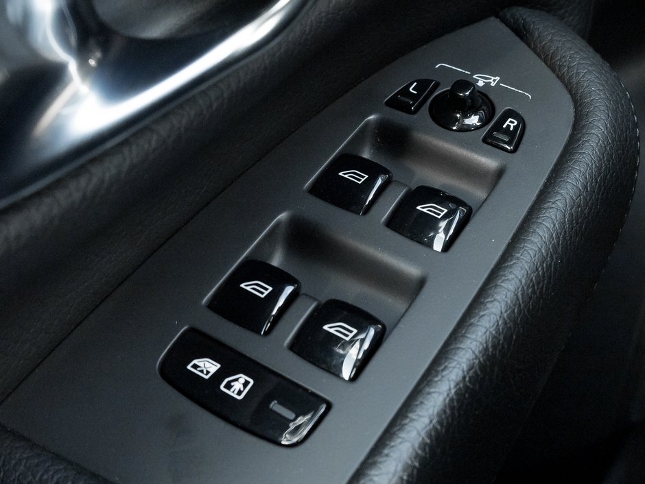 2021 Volvo XC90 Recharge T8 AWD Inscription Expression  VOLVO CPO-9