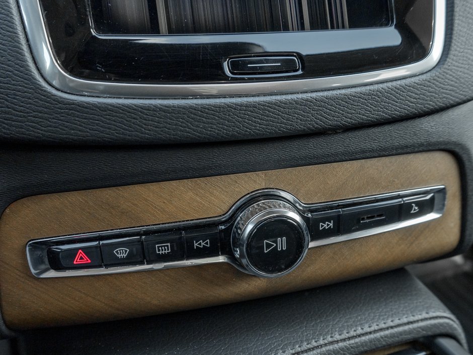2021 Volvo XC90 Recharge T8 AWD Inscription Expression  VOLVO CPO-15